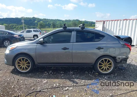 2017 Nissan Versa 1.6 S z USA, uszkodzony, nr VIN 3N1CN7AP6HL900180